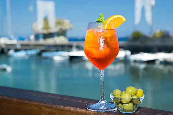Spritz et apéritifs italiens en terrasse — Giovanella Focacceria & Pasta, Mouscron